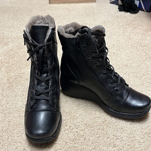 European winter boots with fur lining - Picture 2 of 7